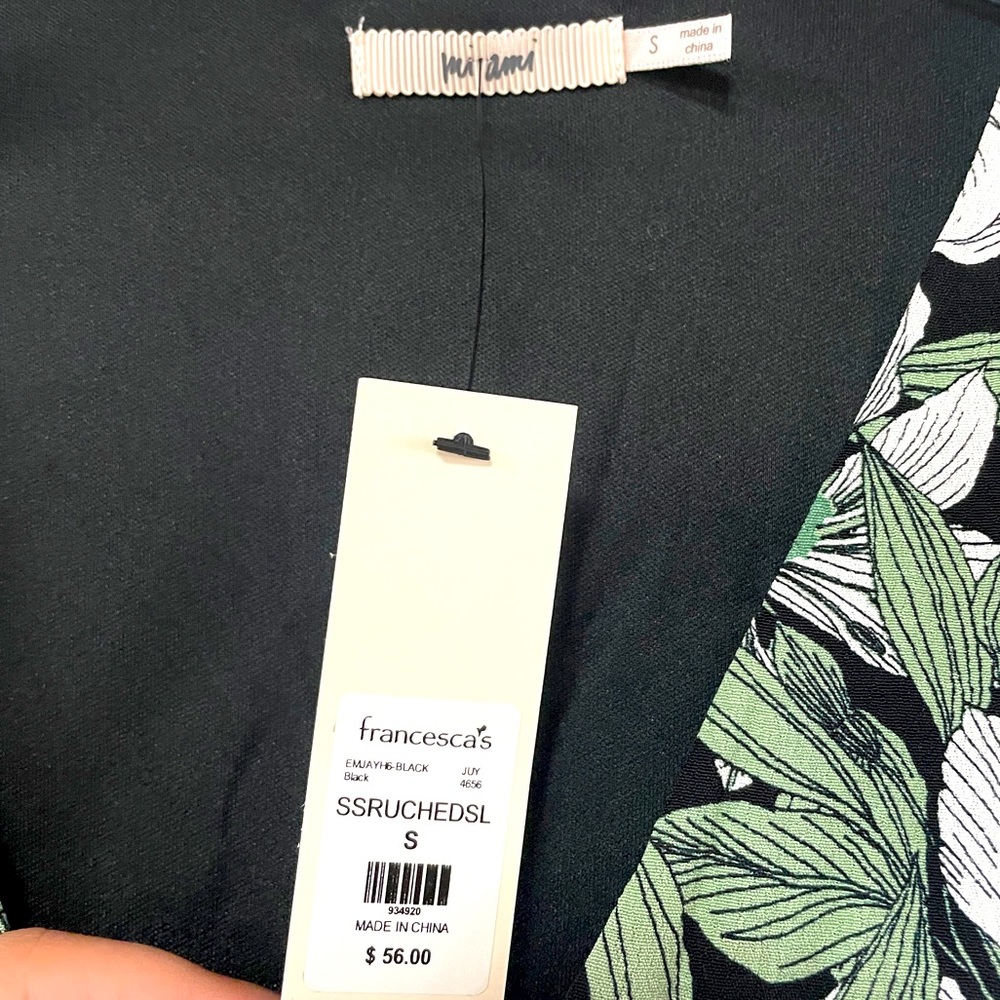 NWT Francesca’s Mi Ami Black White Green Floral Flutter Hem Wrap Dress Sz S - Picture 3 of 6